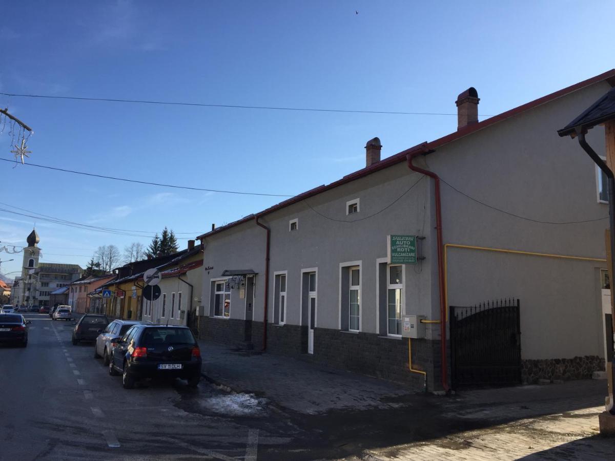 Appartamento Alpine Loft Câmpulung Moldovenesc Esterno foto